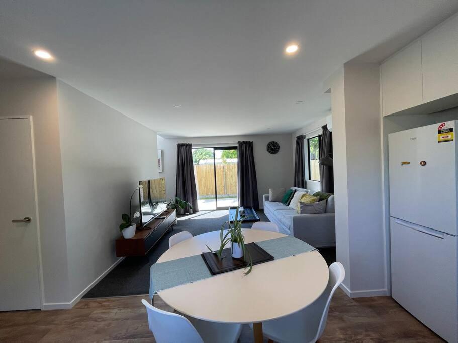 Peaceful 2Bed2Bath With Parking Close To Colombo St Christchurch Esterno foto