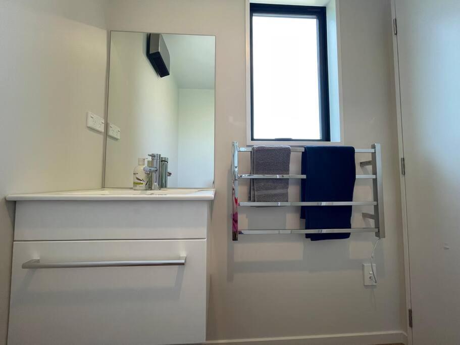 Peaceful 2Bed2Bath With Parking Close To Colombo St Christchurch Esterno foto