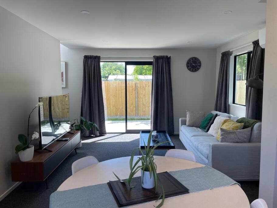 Peaceful 2Bed2Bath With Parking Close To Colombo St Christchurch Esterno foto