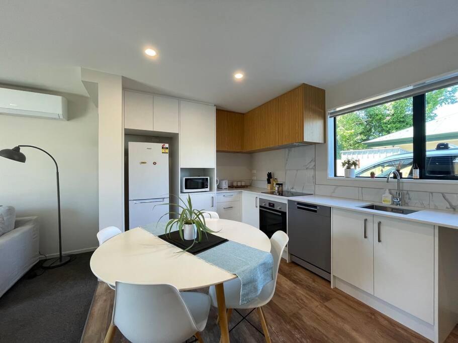 Peaceful 2Bed2Bath With Parking Close To Colombo St Christchurch Esterno foto