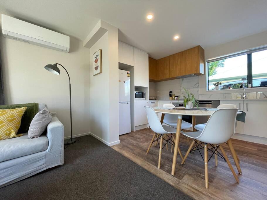 Peaceful 2Bed2Bath With Parking Close To Colombo St Christchurch Esterno foto