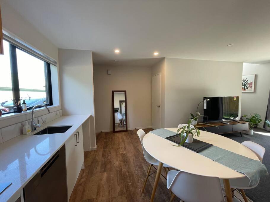 Peaceful 2Bed2Bath With Parking Close To Colombo St Christchurch Esterno foto