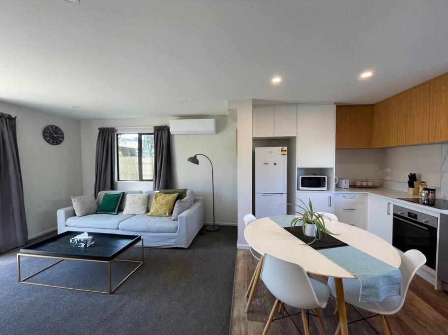 Peaceful 2Bed2Bath With Parking Close To Colombo St Christchurch Esterno foto